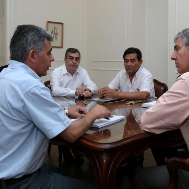 De izquierda a derecha: Dr. Luis Ernesto Erazzu (INTA), Ing. Aldo Arroyo (INTA), Rafael Carranza (FML), Juan Antonio González (FML) y José Frías Silva (presidente FML).(2018, Fundación Miguel LIllo, J. Araóz) 