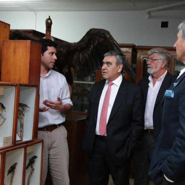 El intendente capitalino, Germán Alfaro, recorrió la Biblioteca, los Museos, el Jardín Botánico y la Colección Shipton de la FML.