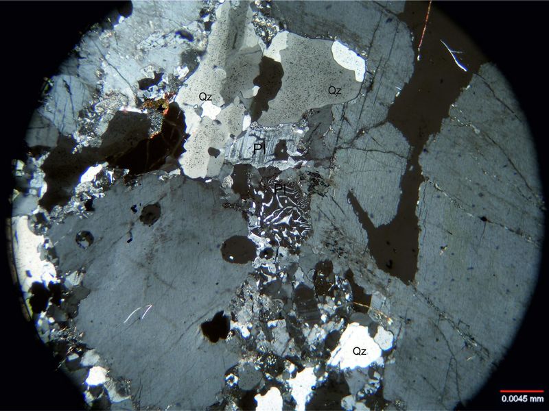 Archivo:728-Plagioclasa, text. mirmequitica c nicoles.jpg