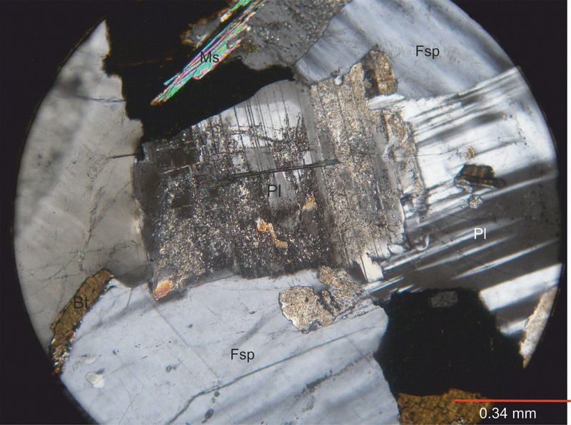 Archivo:Plagioclasa c nicoles.jpg