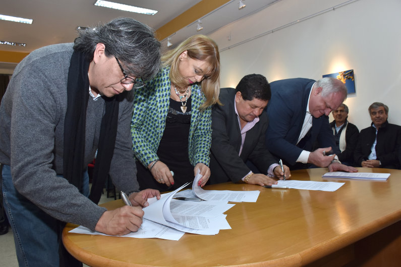 Firma del proyecto de diputados nacionales por Tucumán