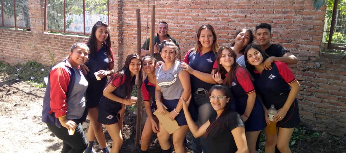 Programa 87 árboles en homenaje a Miguel Lillo. la Escuela de Comercio de la Banda del Río Salí