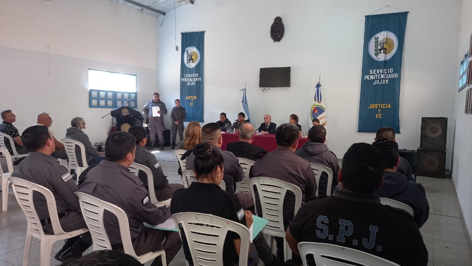 Primeras jornadas de capacitación de la Dra. Adriana Chalup, de la FML, en el Servicio Penitenciario de Jujuy, del proyecto ecológico “Animales invertebrados benéficos y su producción sustentable”.