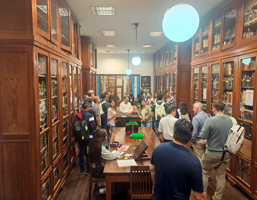 Intercambio internacional de saberes: especialistas en aceites esenciales visitaron la FML