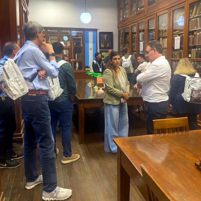 Intercambio internacional de saberes: especialistas en aceites esenciales visitaron la FML