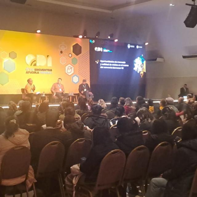 La Fundación Miguel Lillo participó del 4° Encuentro Apícola Federal en Tucumán